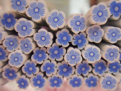 Fimo Stange Blumen weisshellblau